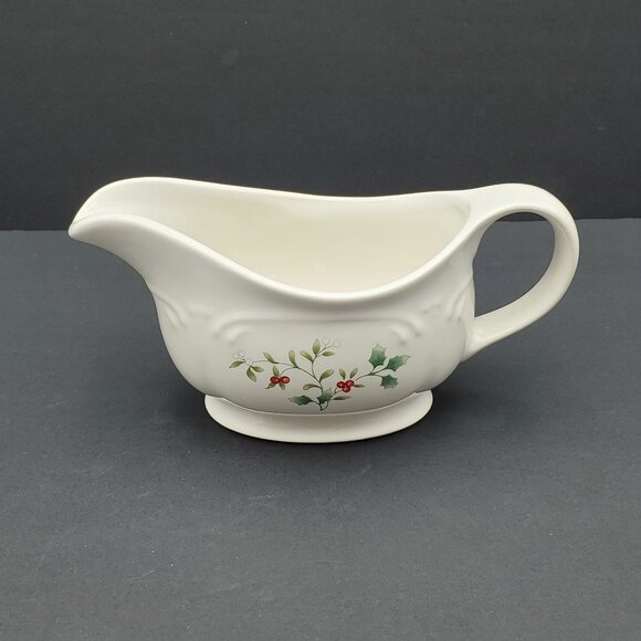 Pfaltzgraff Winterberry Gravy Boat Holly Leaves & Berries Sauce Server - Picture 2 of 8